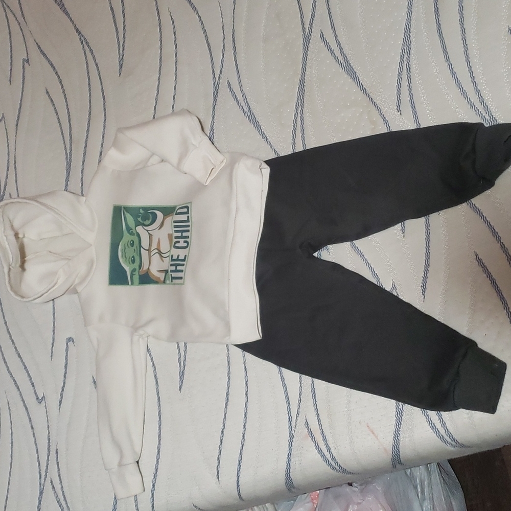 Star wars Baby Yoda the child 2T & 3T - Picture 9 of 9